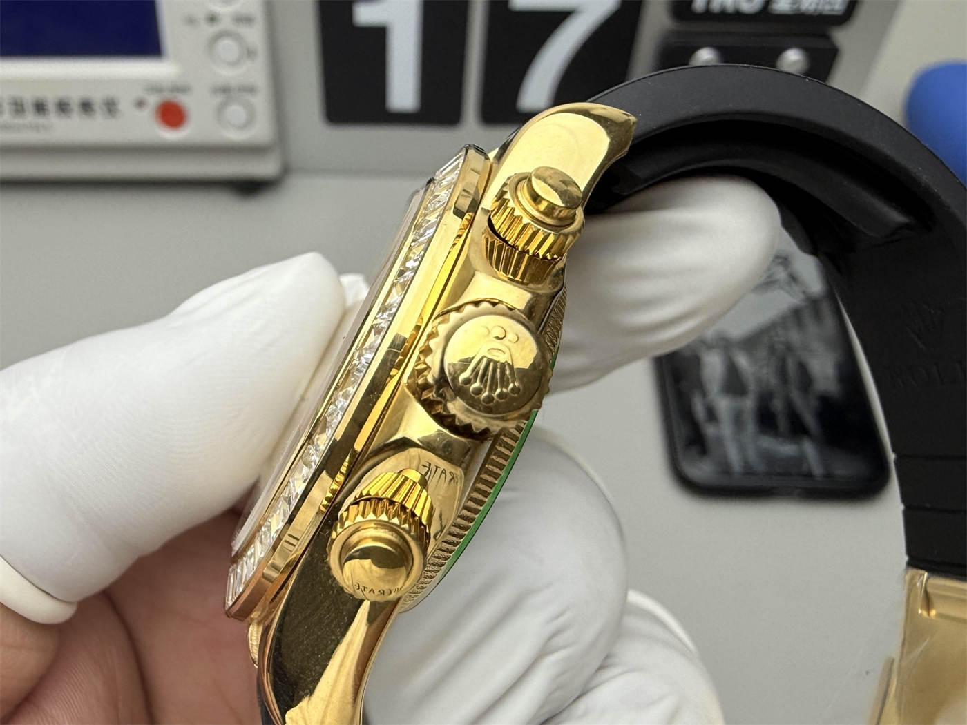 Rolex Daytona 116588 TBR Replica – Custom Diamond Dial Yellow Gold Chronograph - Image 6