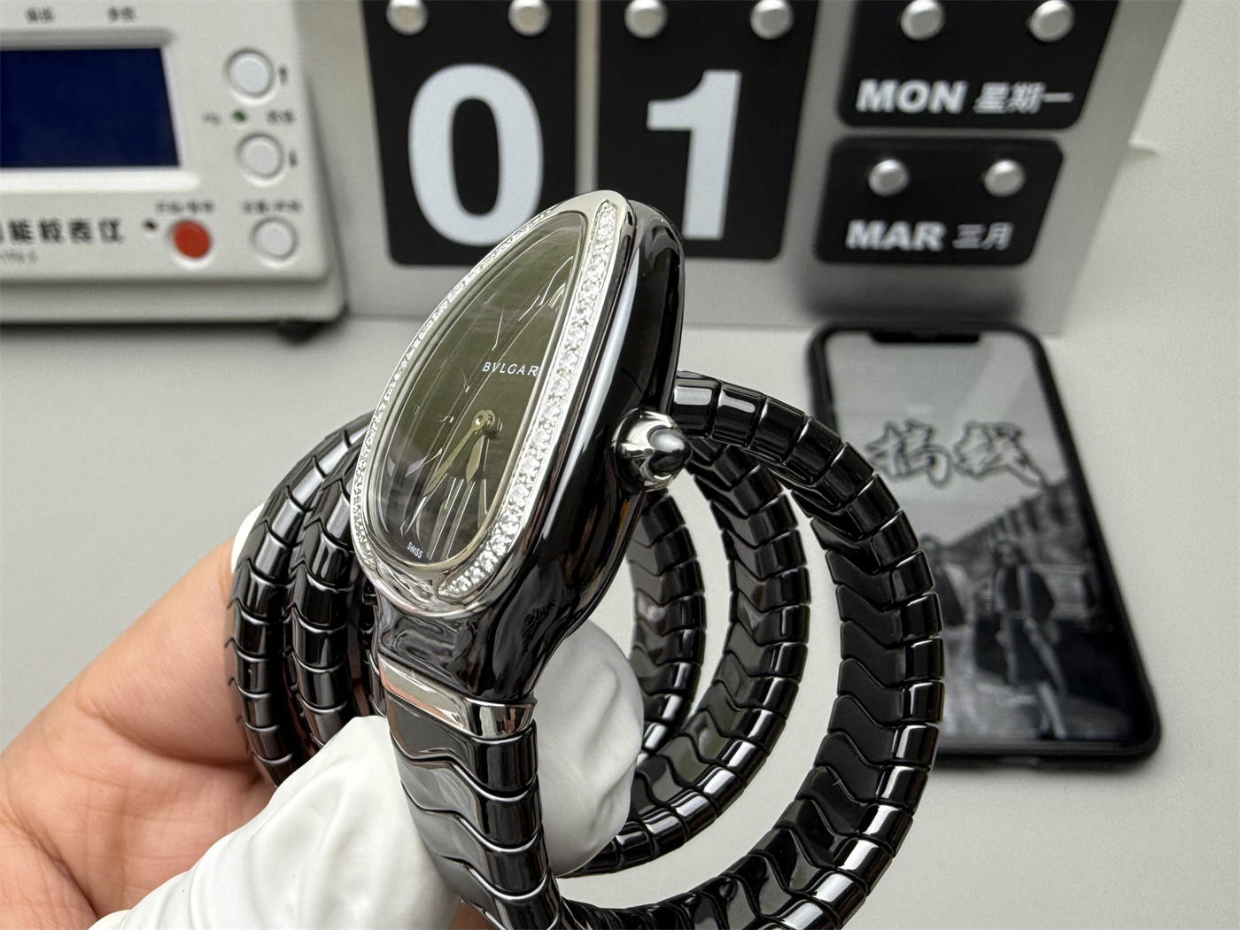 Bvlgari Serpenti 102803 Replica – Black Diamond Ceramic Watch - Image 4