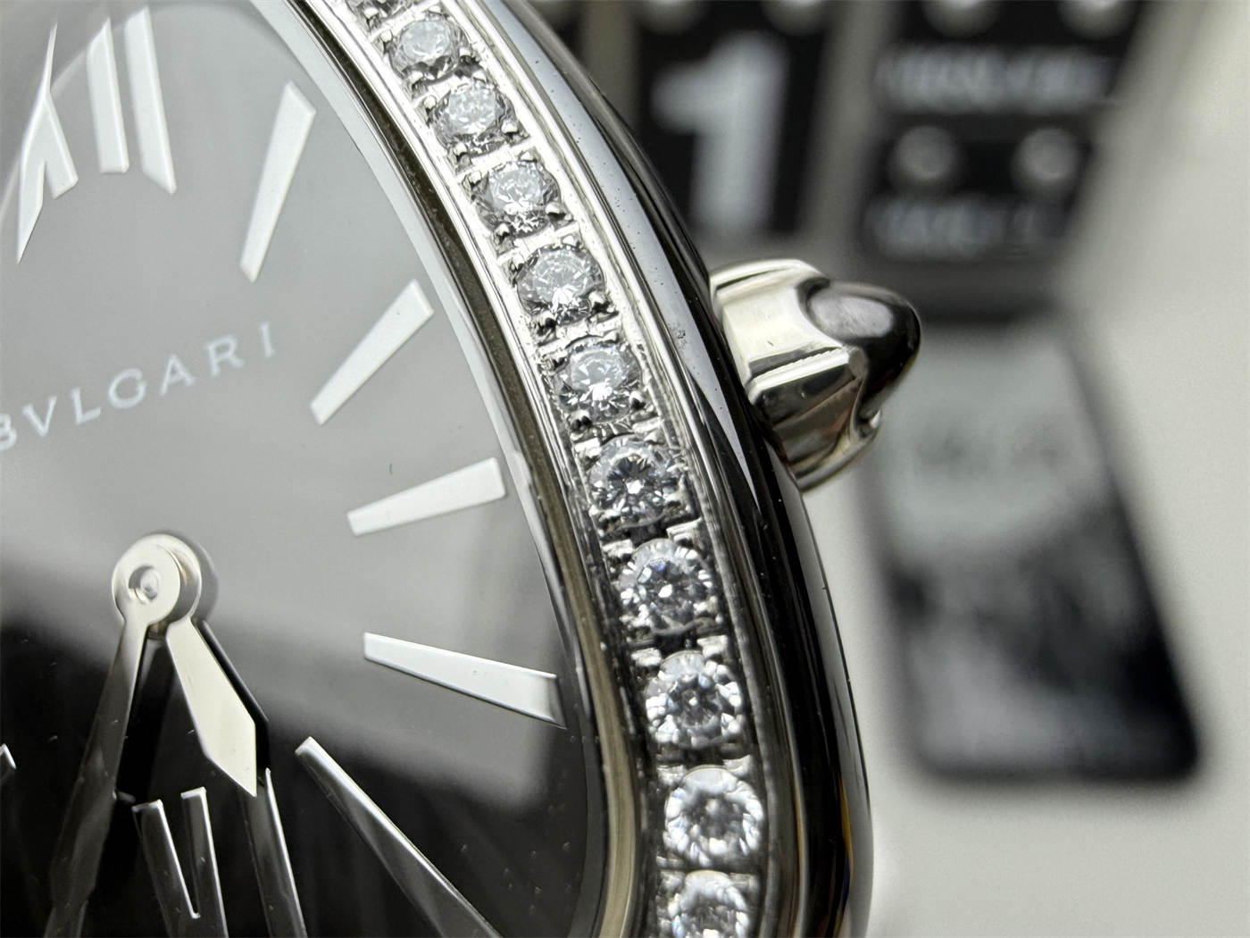 Bvlgari Serpenti 102803 Replica – Black Diamond Ceramic Watch - Image 8