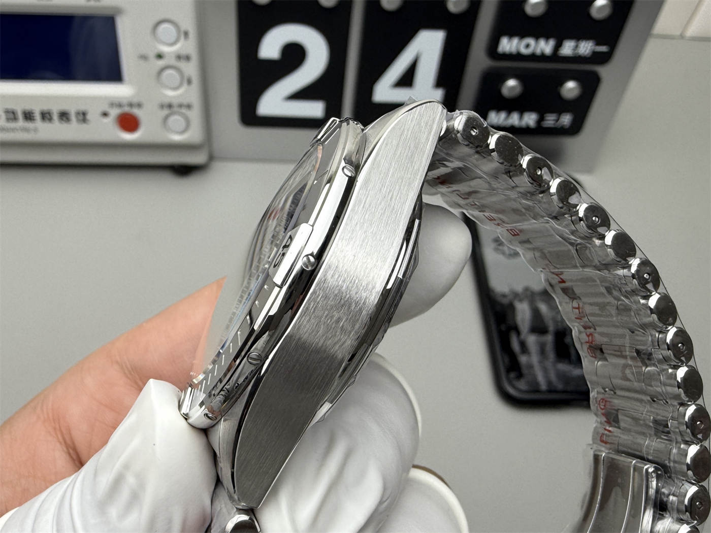 Breitling Chronomat 42 Replica – Blue Dial Steel Bracelet Automatic Watch - Image 8